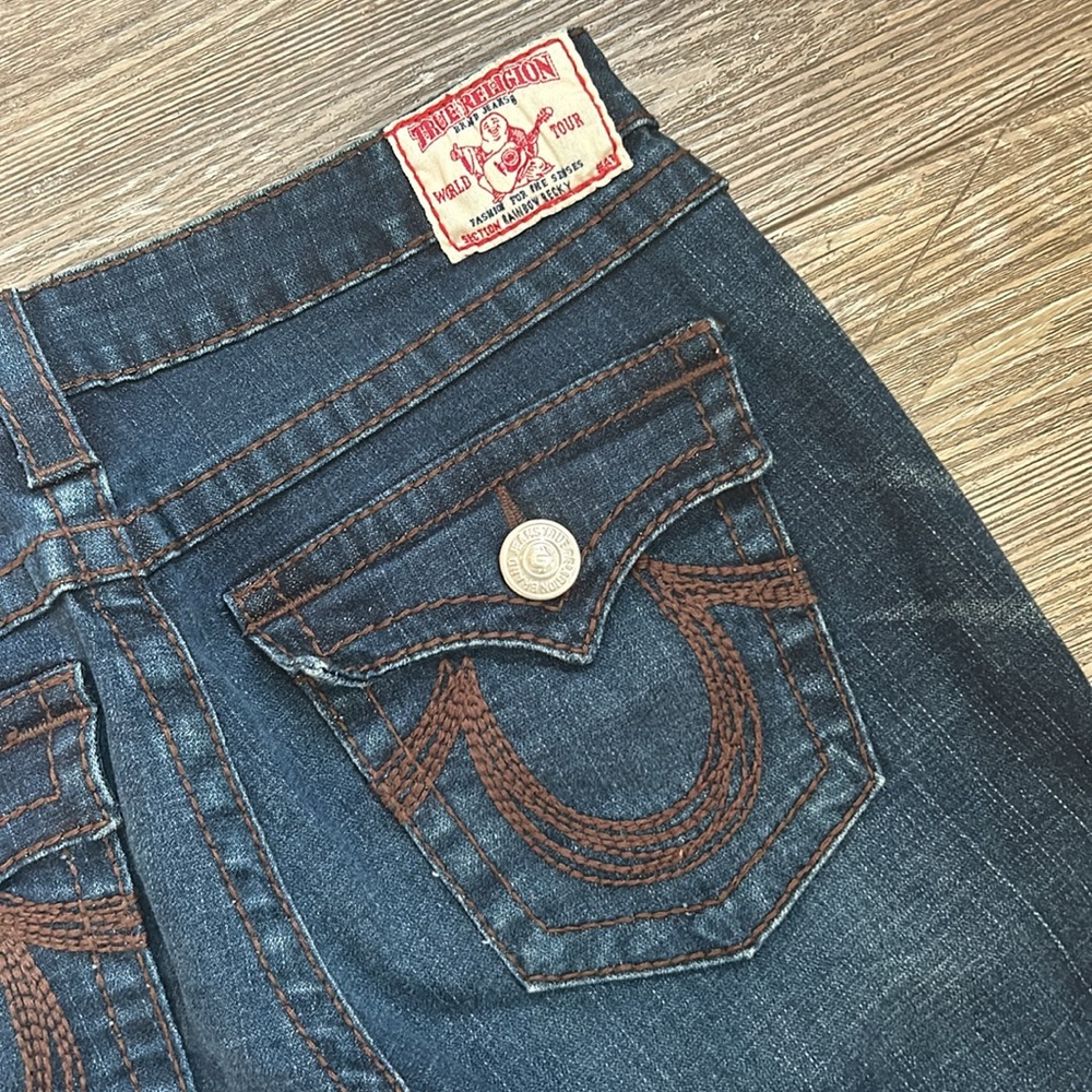 LOW RISE, Y2K, Brown Embroidered TRUE RELIGION JEANS Size 31. On vacay until 5/3